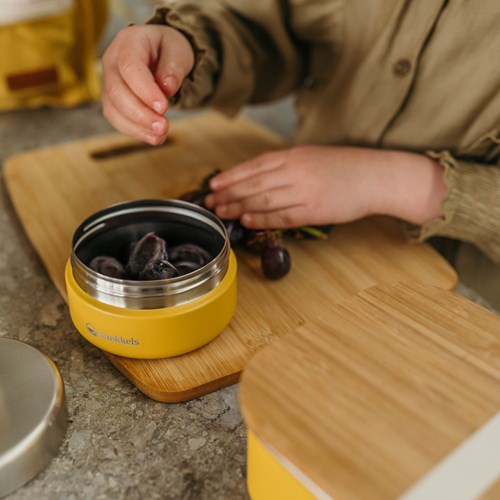 Smikkels stainless steel fruit container kids 280ml yellow - sustainable snack box school-3