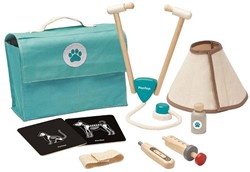 Plan toys vet set hotsell