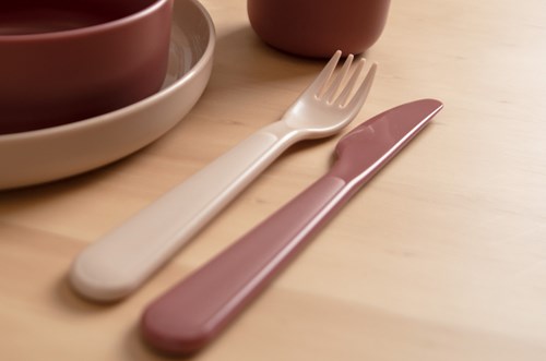 Dantoy cutlery set toy TINY Dinnertime sand red 6-piece sustainable-2